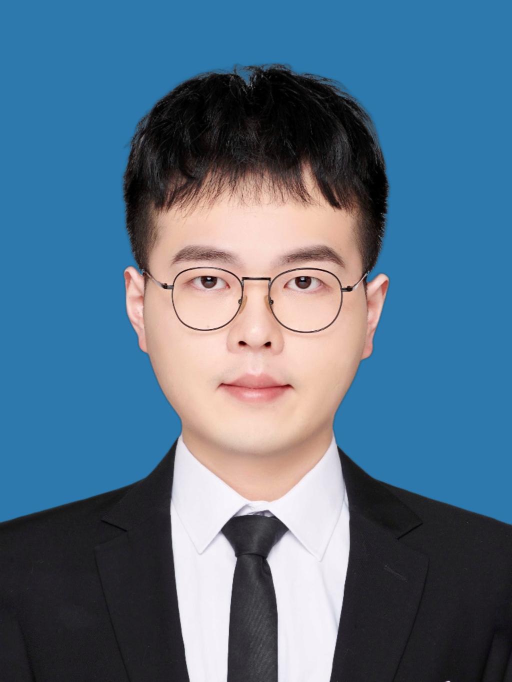 办公室职员 罗峰